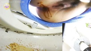 Powerfully diarrhea Asian girl in the toilet