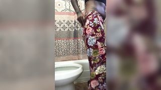 Ebony thick ass mama pooping