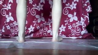 Slutty babe dildo fucks her poopy hole