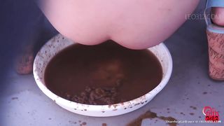 Sweet Japanese chick pooping in an alley