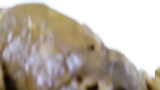 Pretty looking Japanese chick pooping