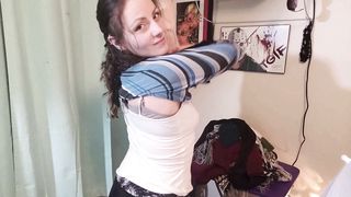 Watch how this sexy chick masturbating while pooping