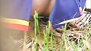 Amateur babe caught taking load outdoor