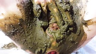 Slutty girl masturbates and show her scat skills