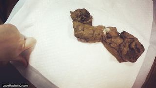 Mega booty babe pooping