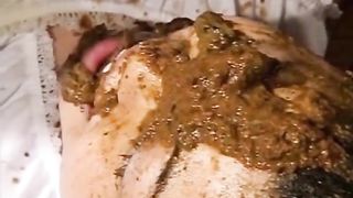 Japanese hot wife and face scat