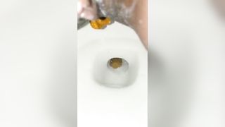 Ebony Shitting in the closeup