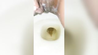 Ebony Shitting in the closeup