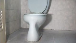 Sexy thick ass pooping in the toilet