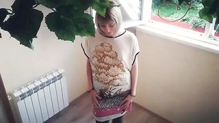 Slutty blonde poop and eats it nicely
