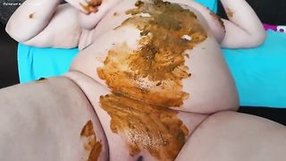Big belly bbw playing with her fresh shit