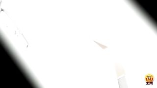 Naked Japanese girl pooping very hardly