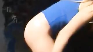 Sexy ass white babe pooping outdoor