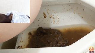 Cute brunette Japanese whore pooping