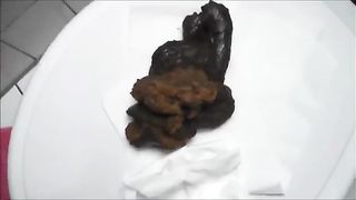 Shaved pussy lady pooping in her heels