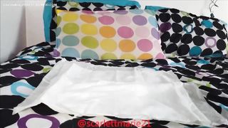 Ebony ass pooping on the bed