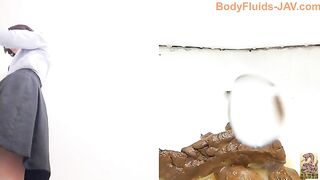 Japanese gals pushing shit