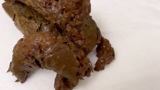 Big round bottom lady pooping