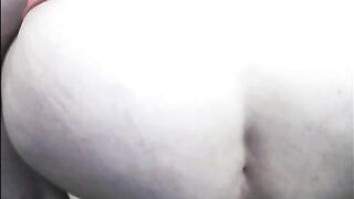 Big ass mommy shitting from a chair