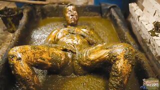 Naked curvy babe playing in the cowshit