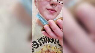 Hot big booty gal smearing shit