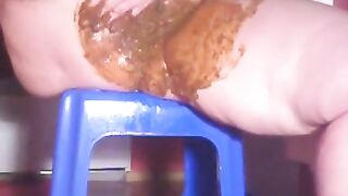 Kinky mature lady smearing shit heavily