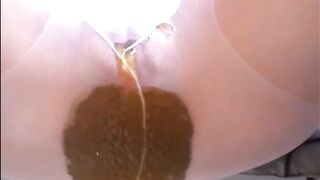 Milf shitting messy diarrhea on white pantyhose