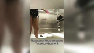 Shitting and pissing while fucking her pussy with a dildo -