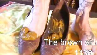 Dirty tattooed milf poops in her sandals