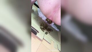 Slutty mature lady dropping hot shit