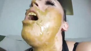 Shit loving horny babe