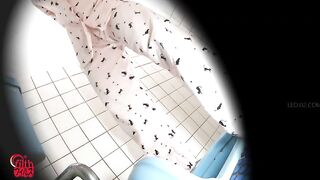 Lovely Japanese chick dropping behemoth turd