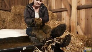 City Girl Emily Manure Spa & Smearing