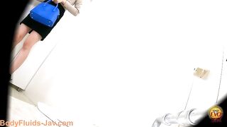 Amazing sexy Jap babe shitting hard