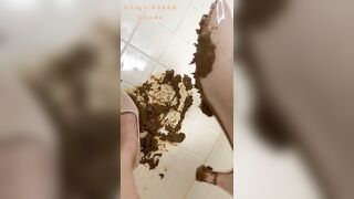 Babe Pooping and messing it on the floor