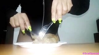 Gorgeous Latina pushing yellow shit