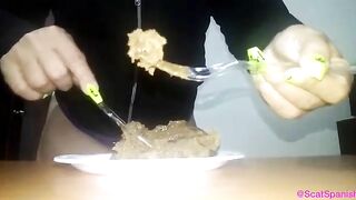 Gorgeous Latina pushing yellow shit