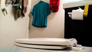 Cute round ass girlfriend ass fingering while pooping