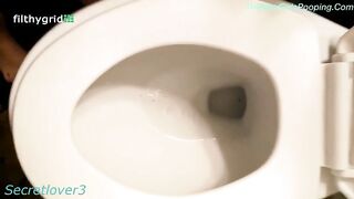 Cute round ass girlfriend ass fingering while pooping