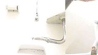 Beautiful Japanese pooping milf solo