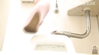 Dirty horny Japanese pooper