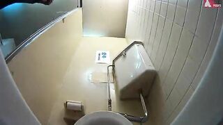 Nasty uncensored Japanese babe shitting