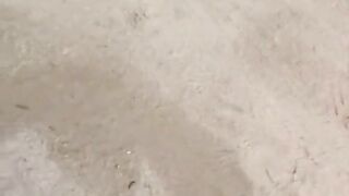 4 girls in a pissing outdoor contest