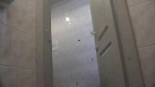 Fat pussy lady pissing