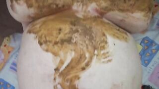 Smearing shit heavily on her chubby body