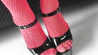 Alexa Lynn pissing while sucking huge black cock