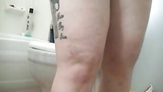 BBW girl pooping hot load