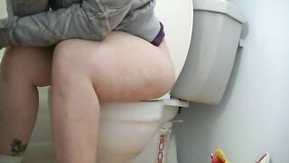 BBW girl pooping hot load