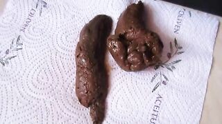 BBW pulls legs back for a nice big turd