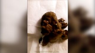 Gorgeous round ass ebony shitting